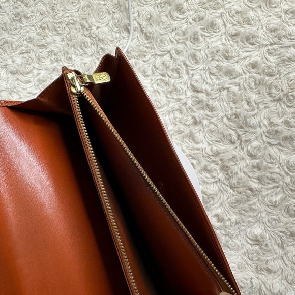 Louis Vuitton Brown Epi Leather Sarah Wallet - Picture 4 of 11